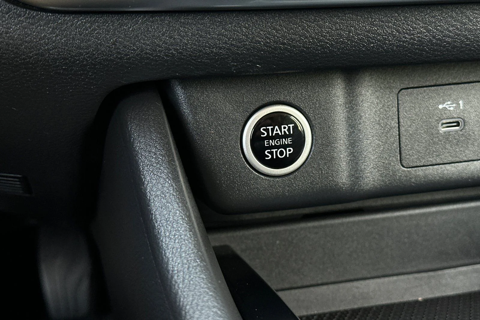 2023 Nissan Rogue SV - Photo 21