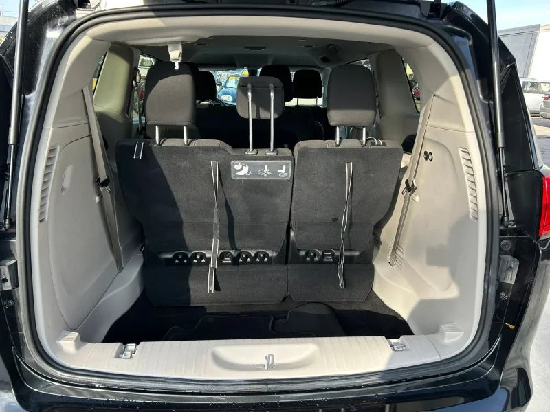 Used 2021 Black Chrysler L Minivan 4D image 48