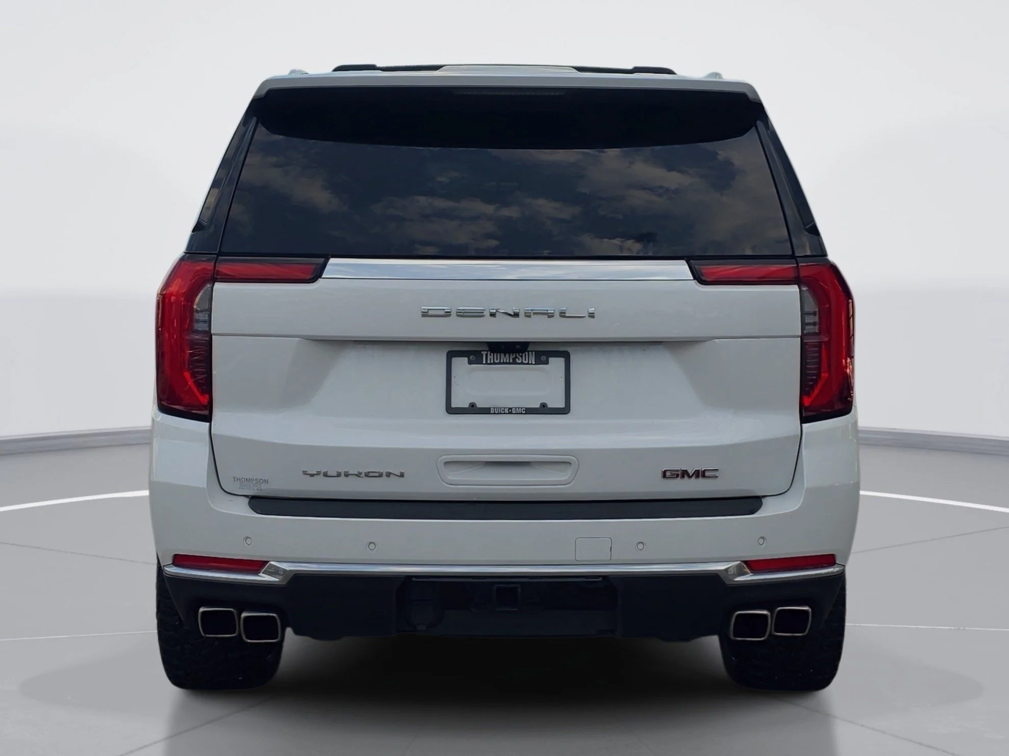 Used 2025 White Frost Tricoat GMC Denali image 4