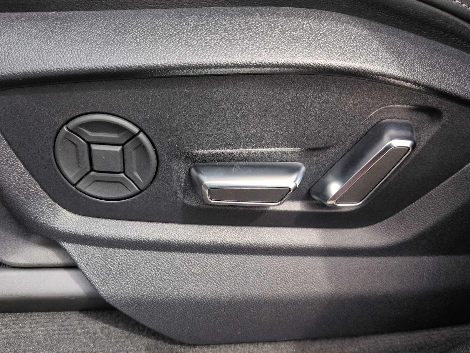 Used 2023 White Audi Premium Plus image 17