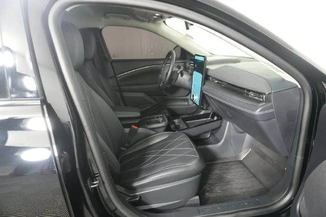 Used 2025 Shadow Black Ford Select image 29