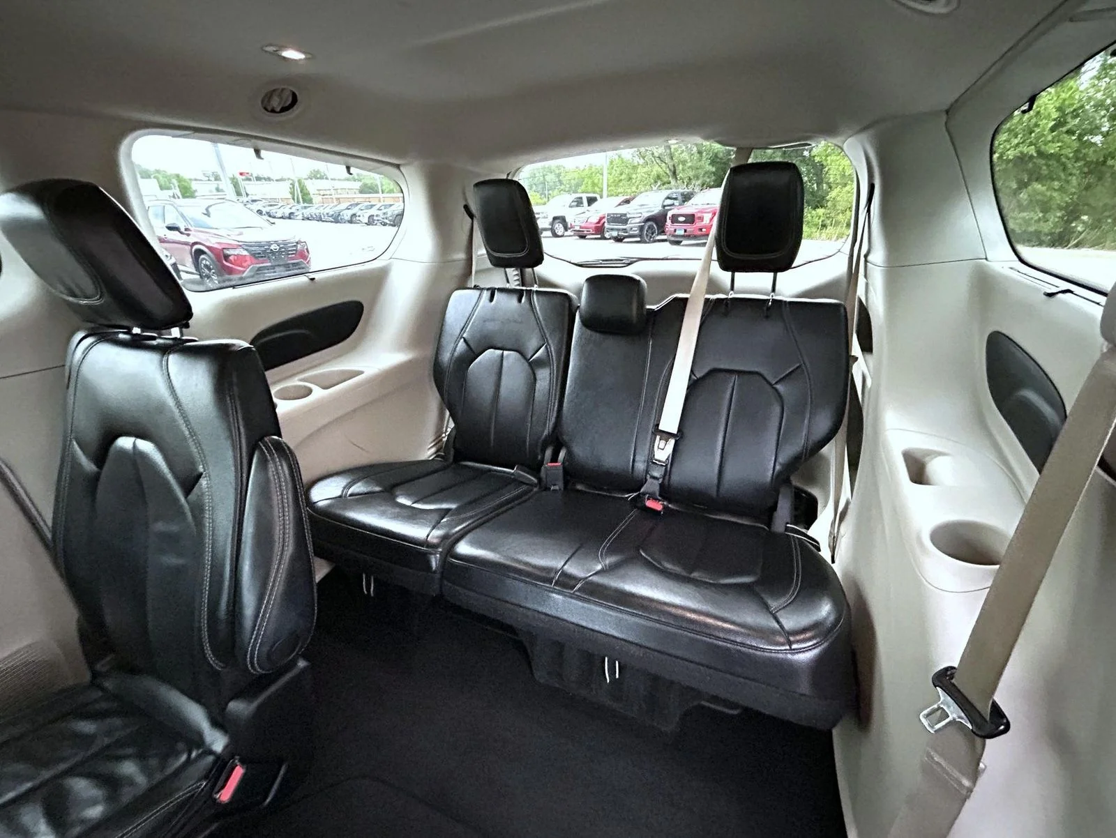 Used 2022 White Chrysler Touring L image 19