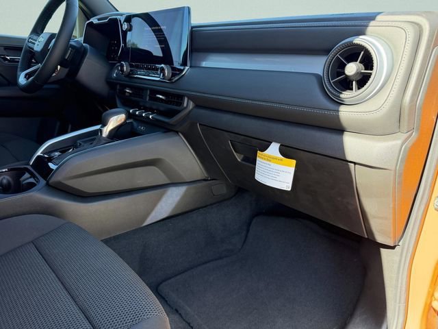2025 Chevrolet Colorado LT - Photo 21