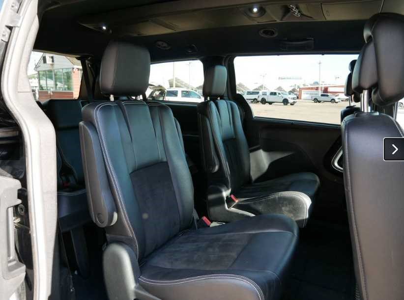 Used 2019 Black Onyx Crystal Pearlcoat Dodge SXT image 9