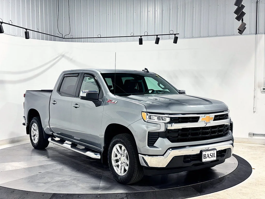 Used 2023 STERLING GRAY METALLIC Chevrolet LT image 40
