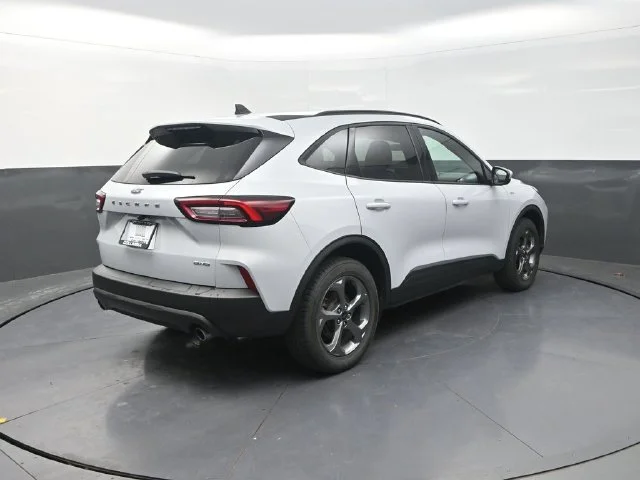 Used 2025 Silver Ford ST-Line Select image 9