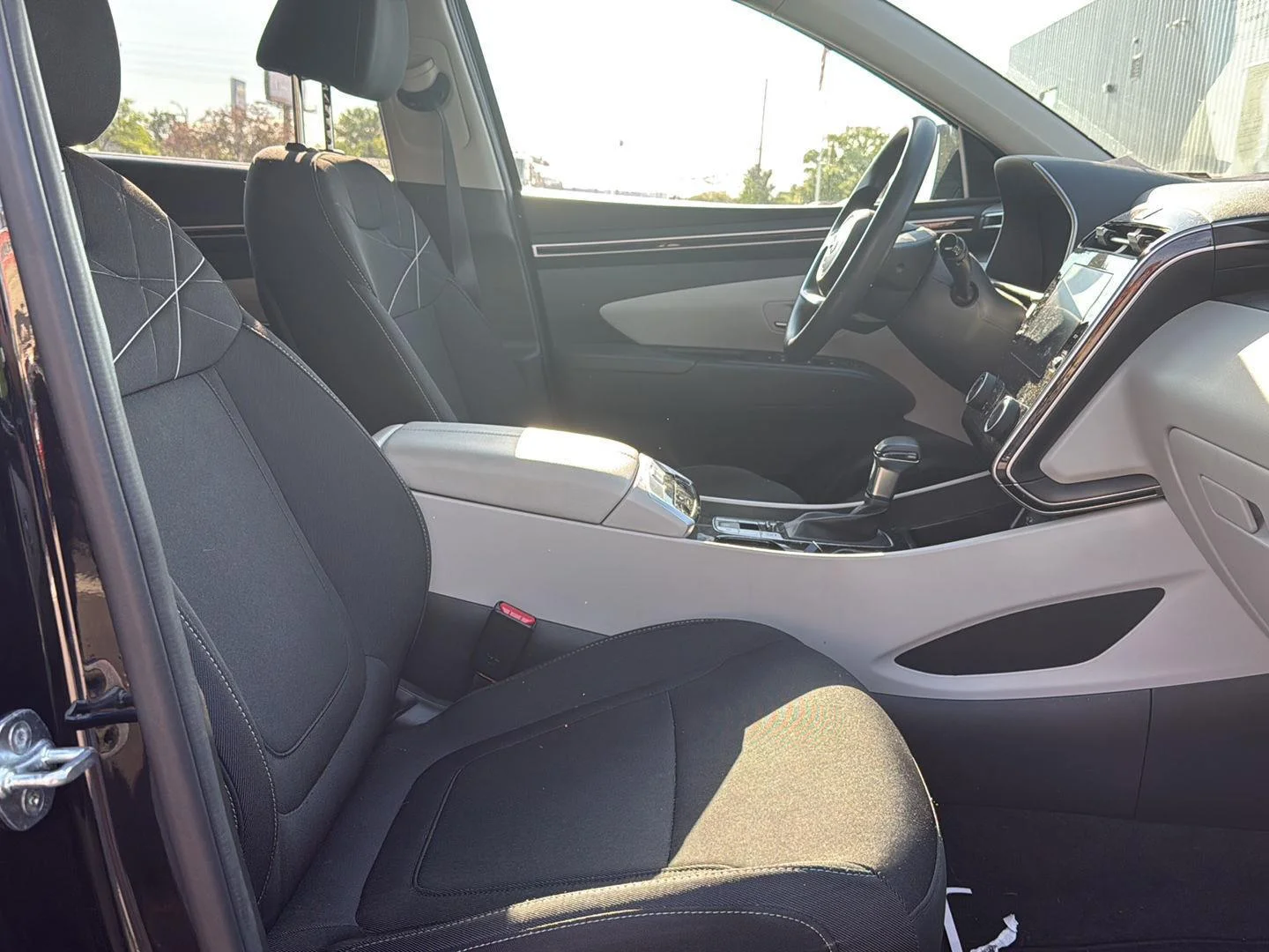 Used 2022 Phantom Black Hyundai SEL image 12
