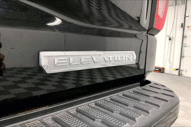 Used 2024 Onyx Black GMC Elevation image 9