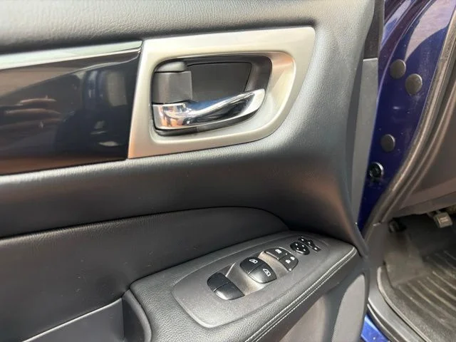 Used 2020 Caspian Blue Metallic Nissan SV image 22