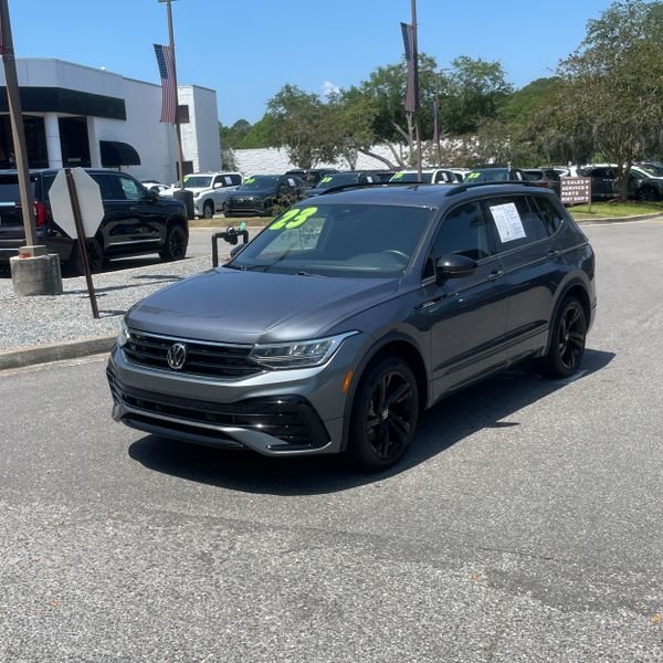 2023 Volkswagen Tiguan 2.0T SE R-Line Black's photo