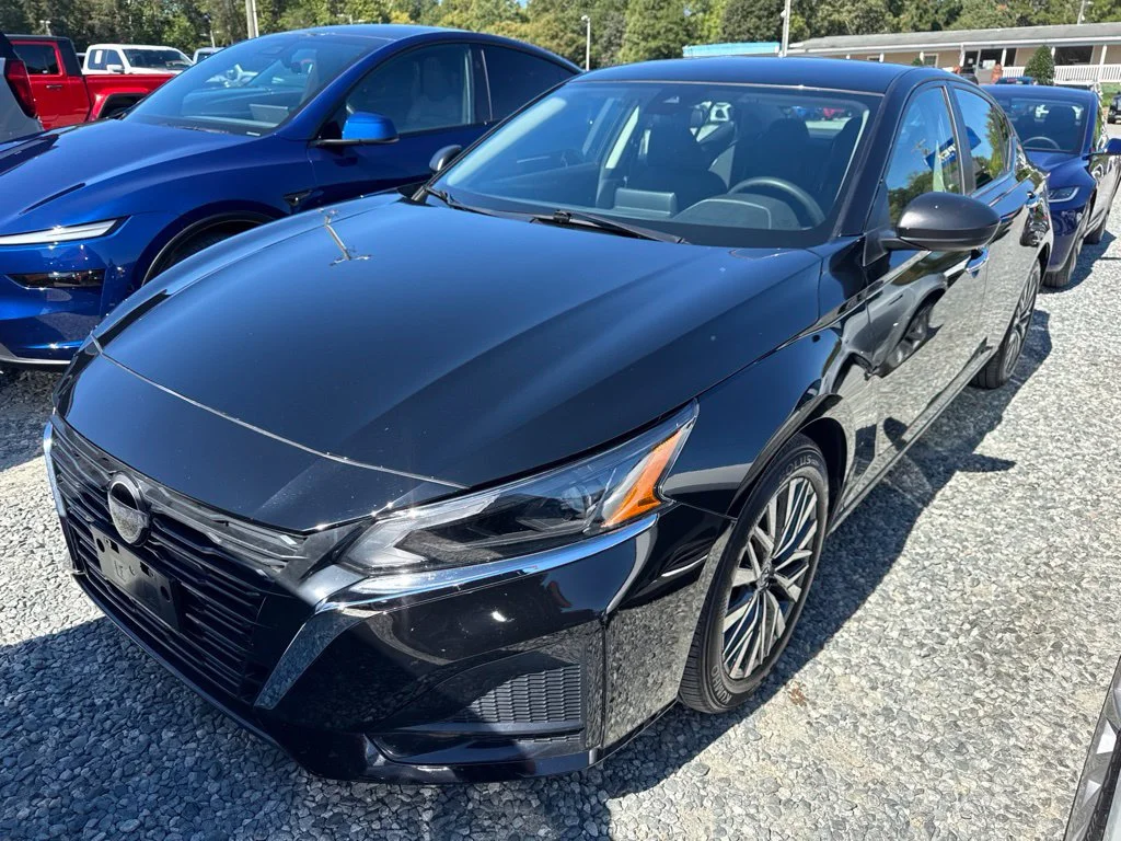 Used 2025 Black Nissan 2.5 SV image 1