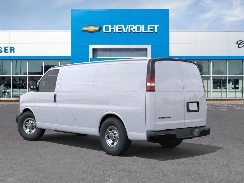 New 2026 Summit White Chevrolet WT image 3