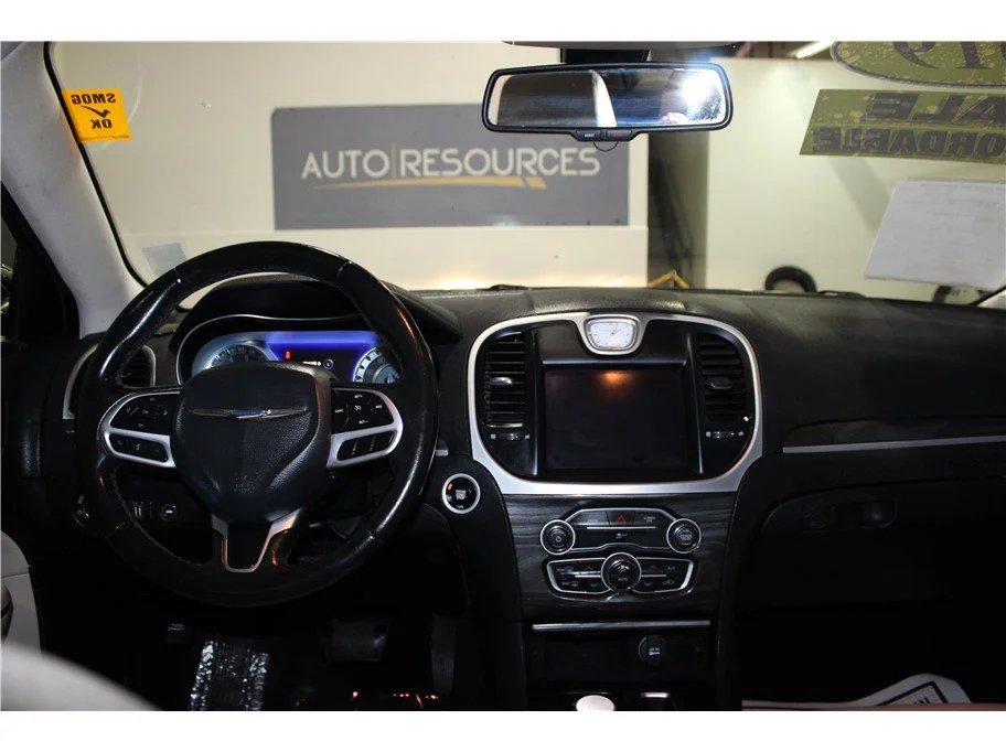 Used 2019 Granite Crystal Metallic Clearcoat Chrysler Touring image 14