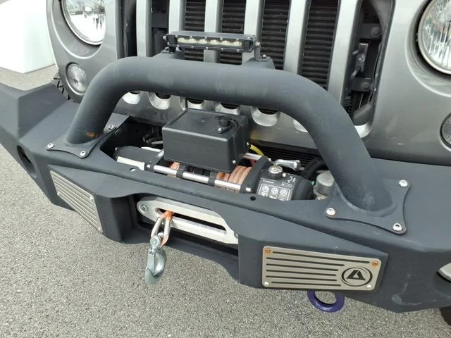 Used 2015 White Jeep Unlimited Sport image 17