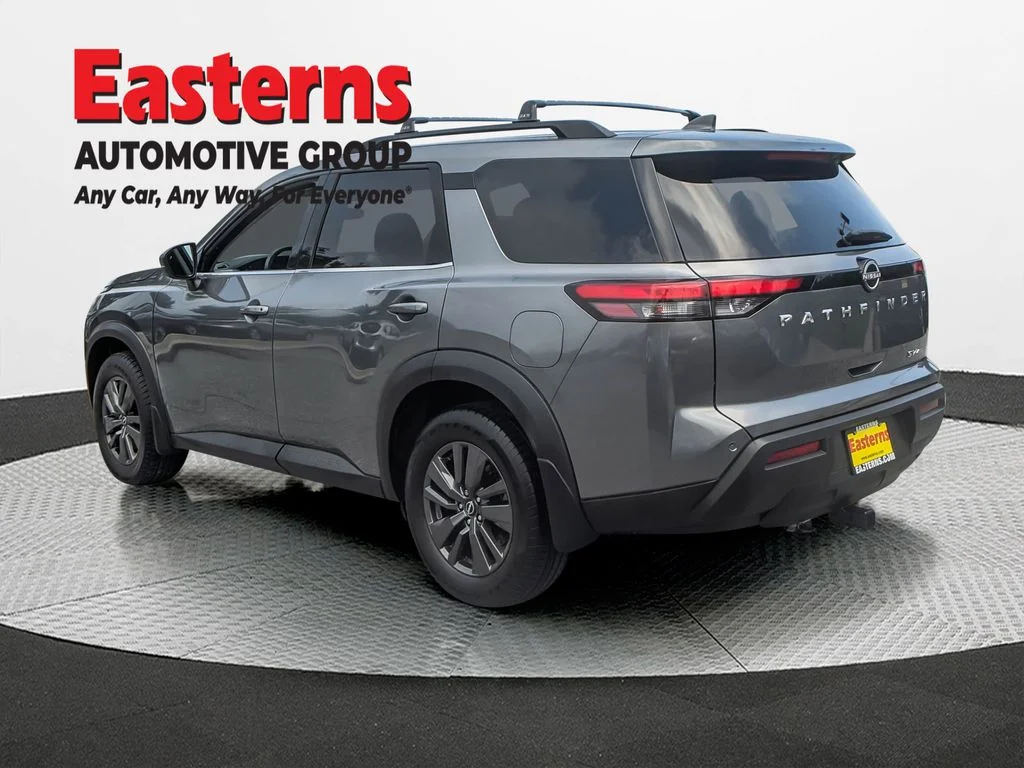 Used 2022 Gray Nissan SV image 4