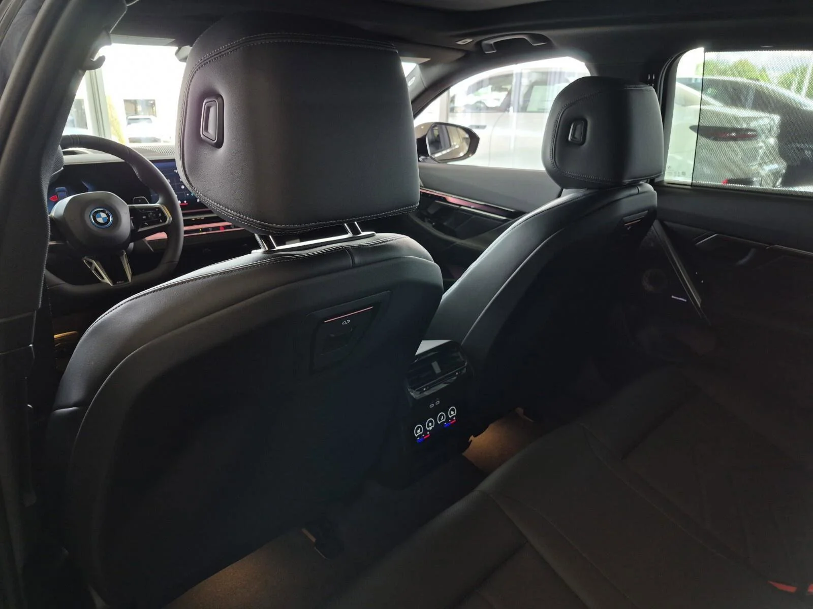 New 2027 Black Sapphire Metallic BMW 550e xDrive image 16