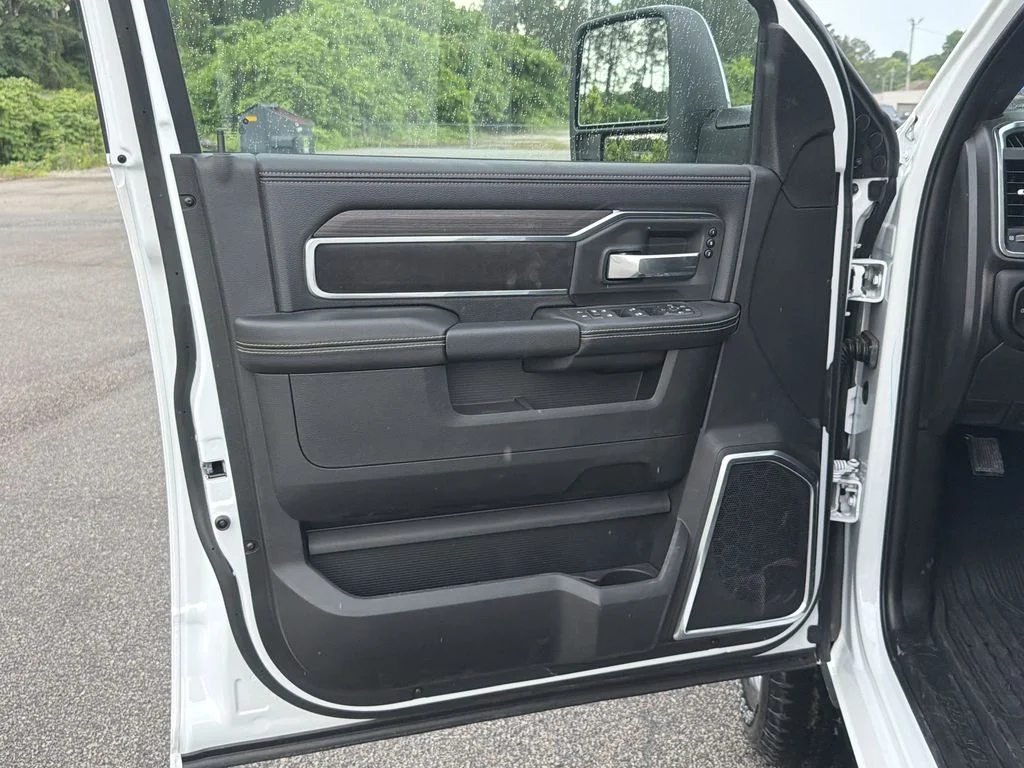 New 2026 Bright White Clear-Coat Exterior Paint RAM Laramie image 19