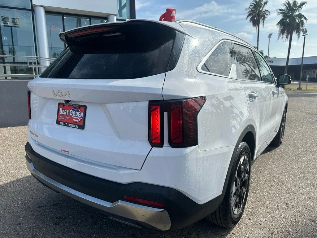 New 2026 White Kia S image 5