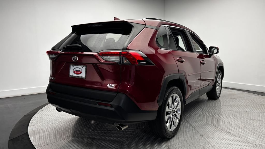 Used 2021 Red Toyota XLE Premium image 38