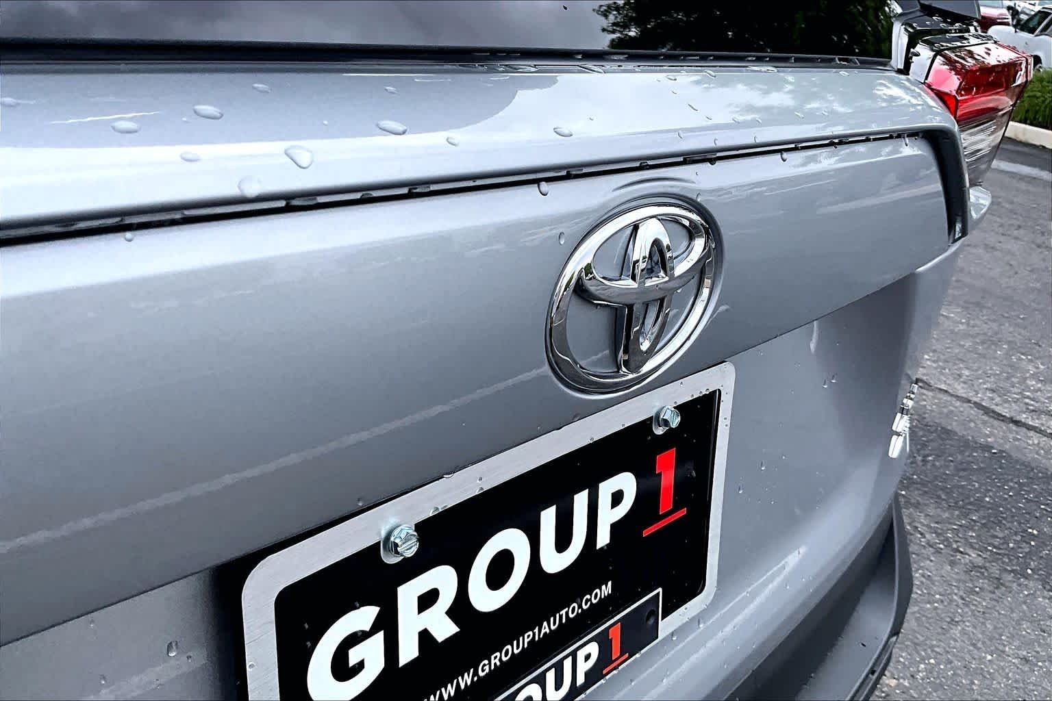 Used 2025 Silver Sky Metallic Toyota XLE image 28