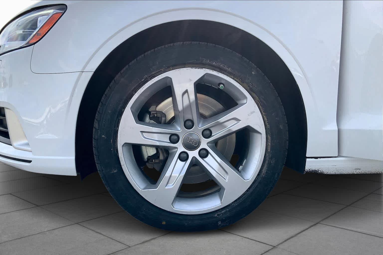 Used 2018 Ibis White Audi Tech Premium image 11