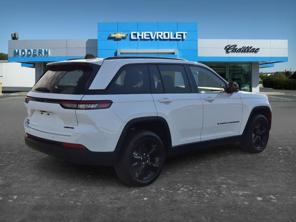 Used 2023 Bright White Clearcoat Jeep Limited image 5