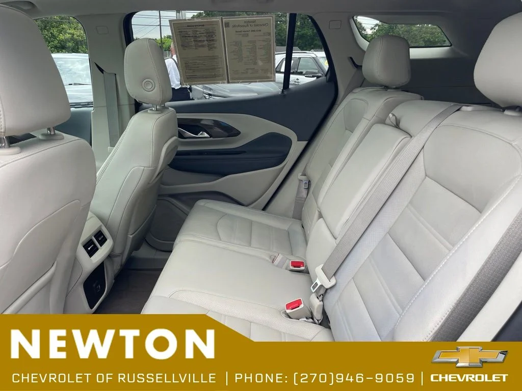 Used 2022 White Frost GMC Denali image 31