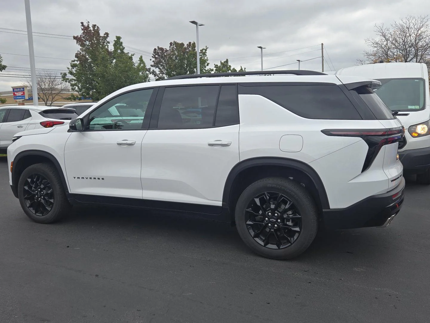 Used 2025 Summit White Chevrolet AWD LT image 4
