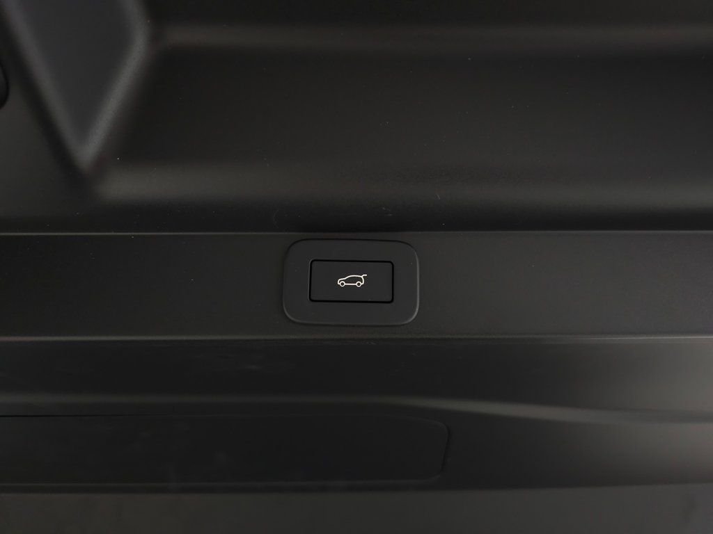 Certified Used 2025 Gray Land Rover SE image 7
