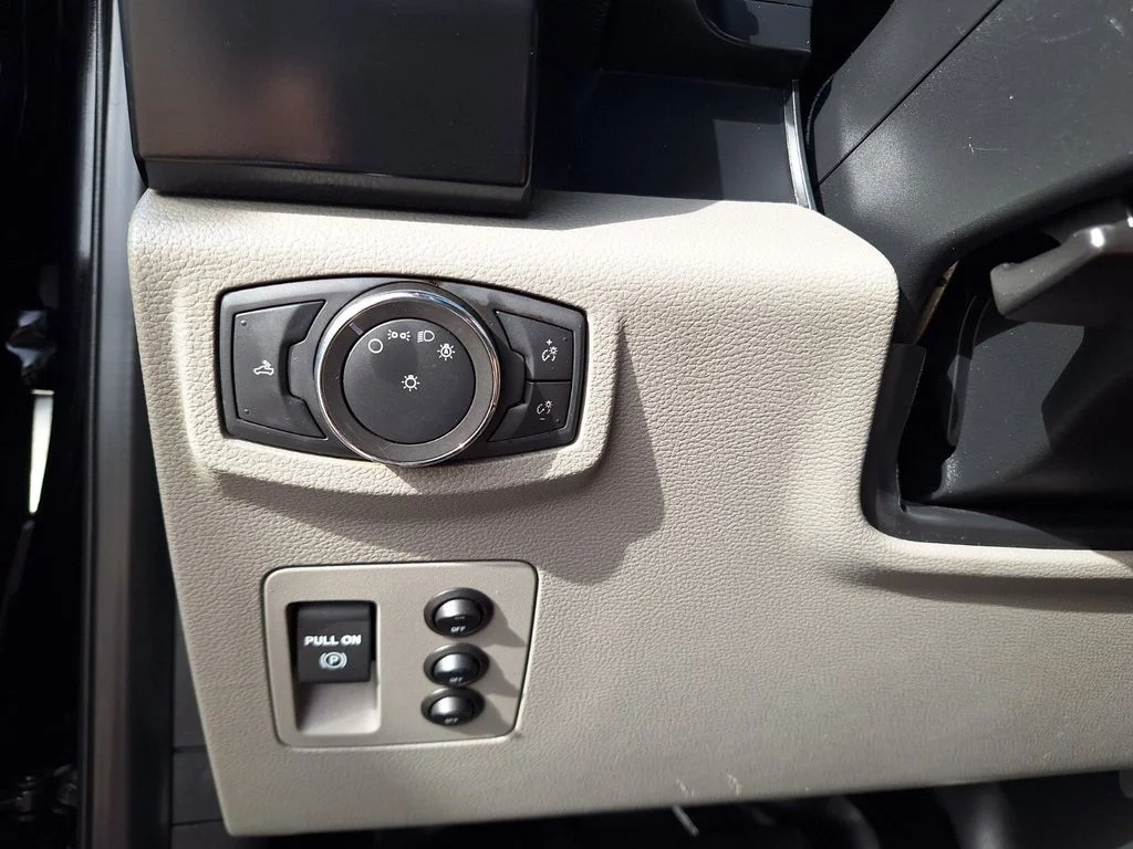 Used 2020 Black Metallic Ford XL image 21
