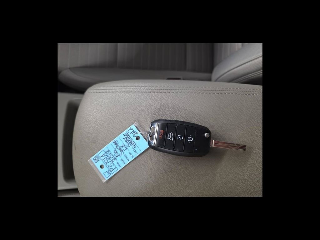 Used 2018 Silver Kia LX image 26