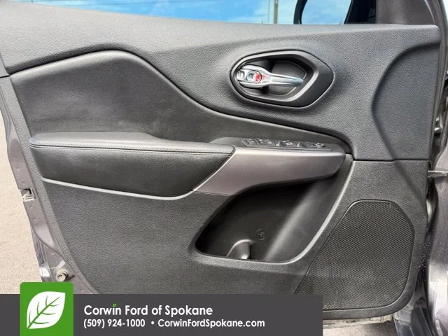 Used 2019 Granite Crystal Clearcoat Metallic Jeep Latitude Plus image 20