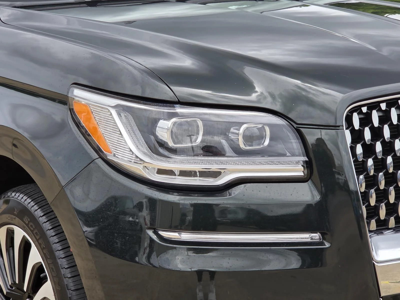 Used 2023 Manhattan Green Metallic Premium Colorant Lincoln Black Label image 8