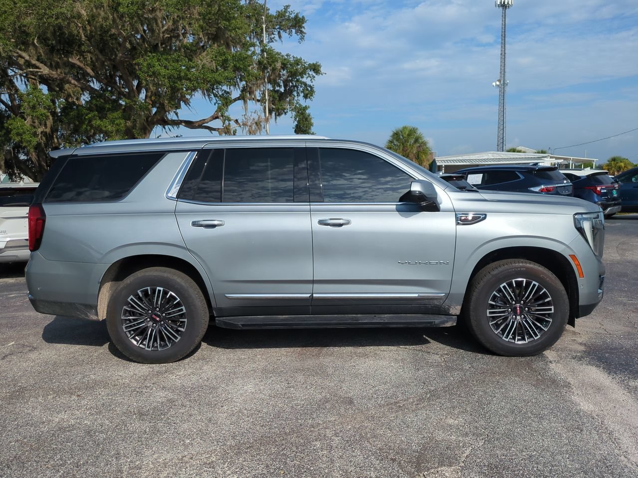 Used 2025 Sterling Metallic GMC Elevation image 3