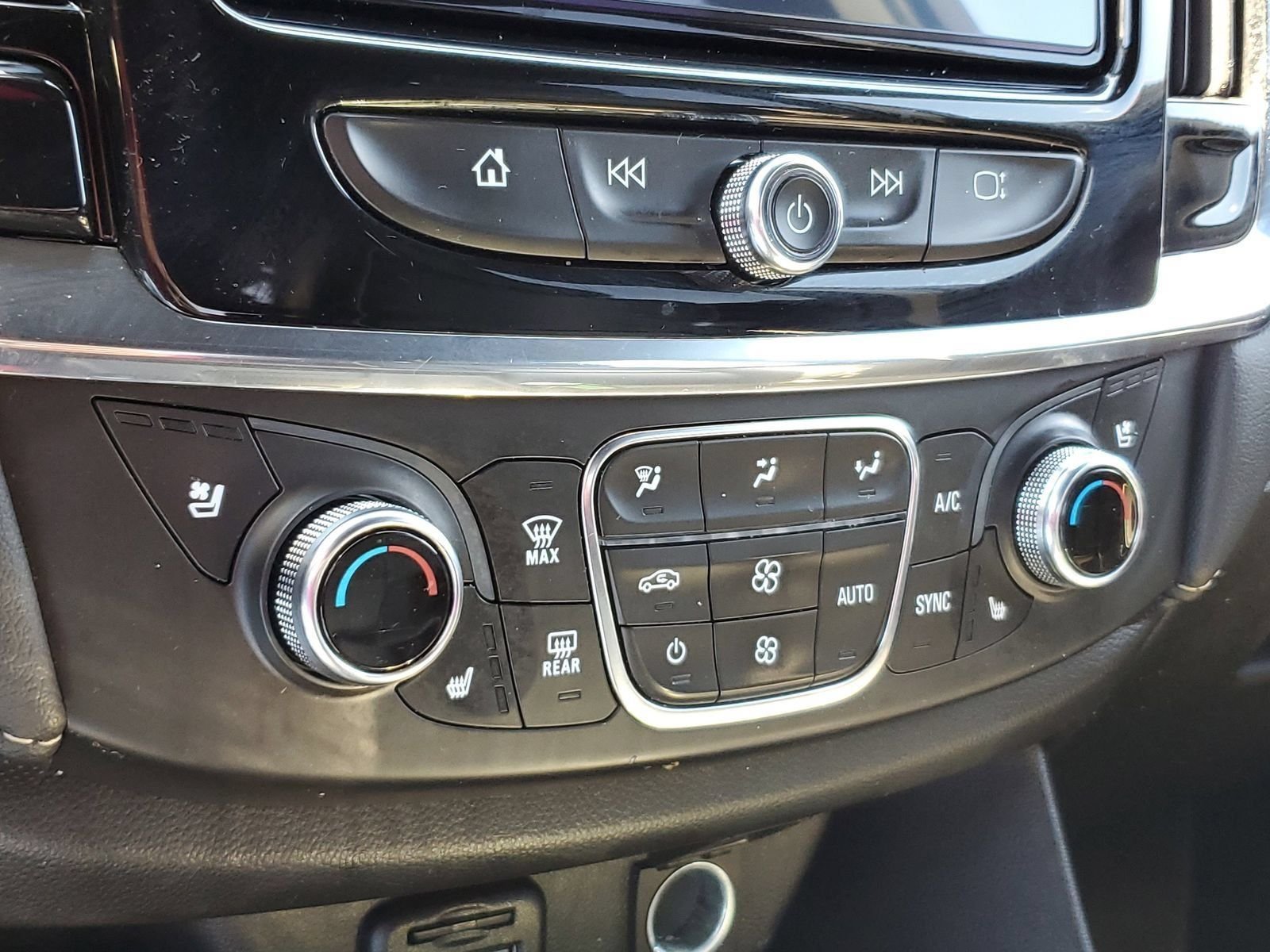 Used 2023 White Chevrolet Premier image 27