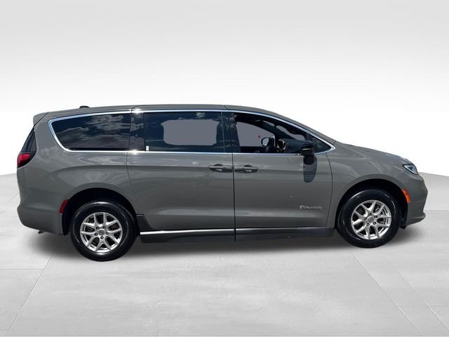 Used 2024 White Chrysler Touring image 6