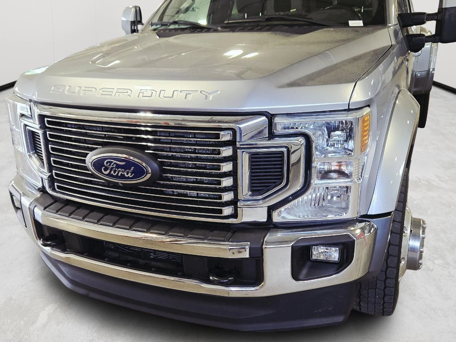 Used 2022 Iconic Silver/Carbonized Gray Ford Lariat image 62
