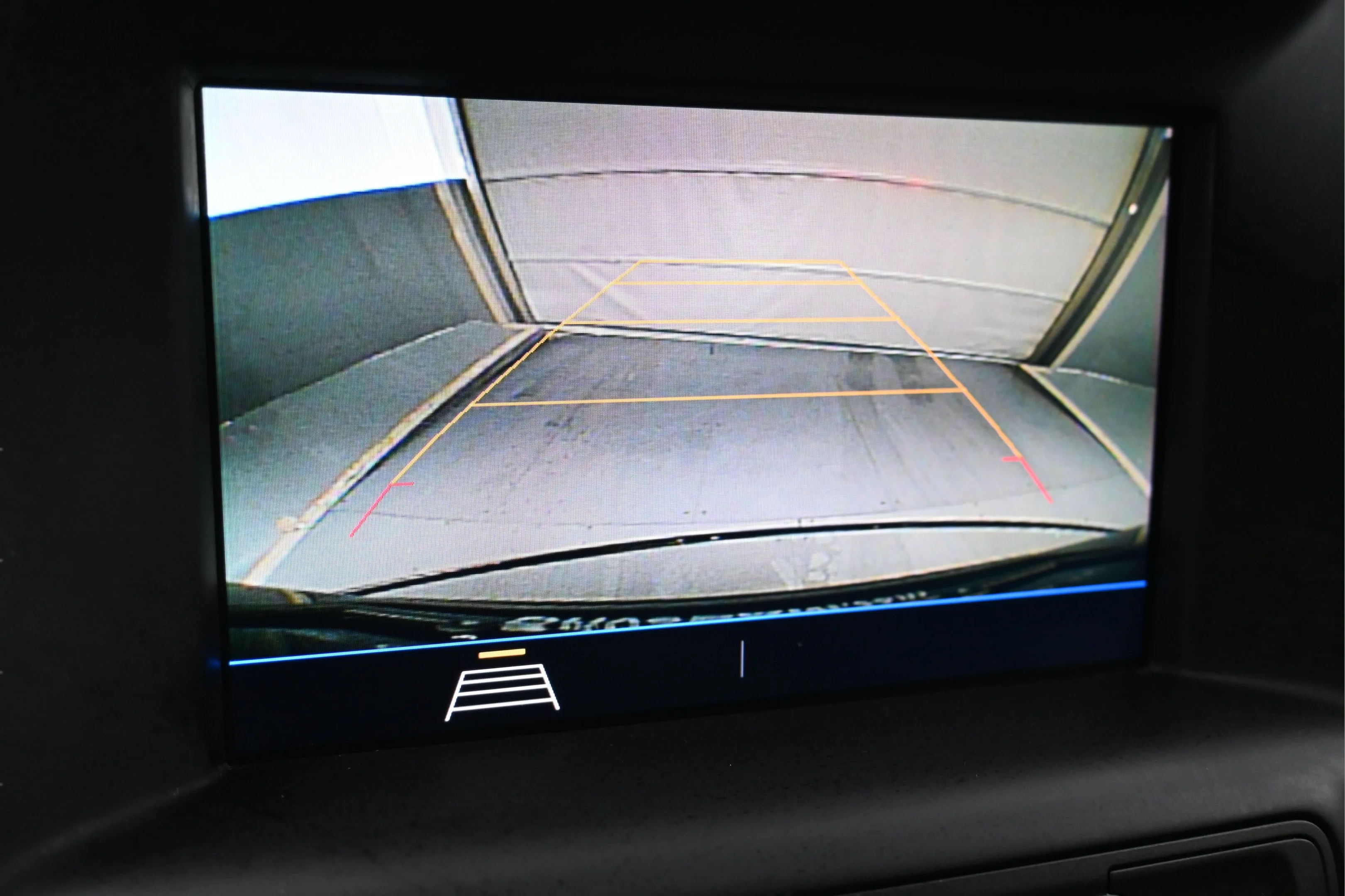 Used 2020 Ebony Twilight Metallic GMC SLE image 20