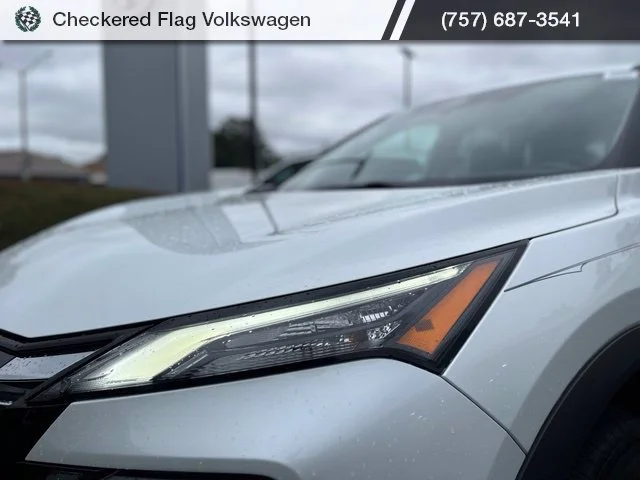 Used 2024 Everest White Pearl Nissan S image 12