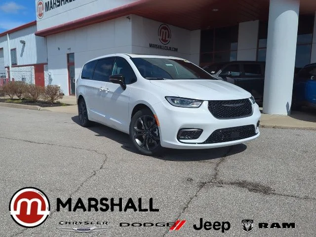 2026 Chrysler Pacifica Select's photo