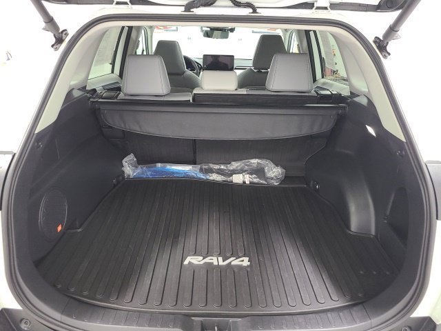 Certified Used 2024 Pearl Toyota XLE Premium image 40