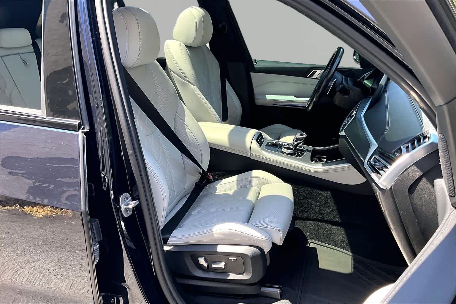Used 2023 Carbon Black Metallic BMW sDrive40i image 9