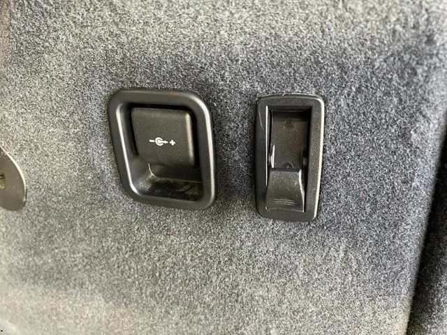 Used 2022 Black BMW sDrive30i image 46