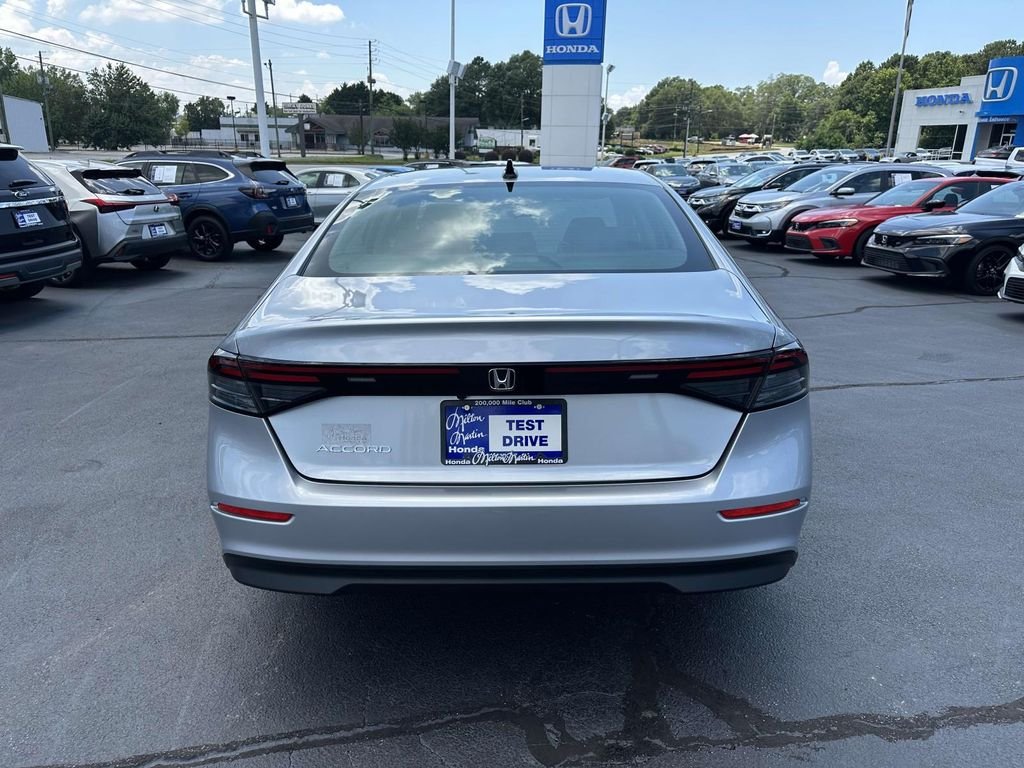 2025 Honda Accord SE - Photo 25
