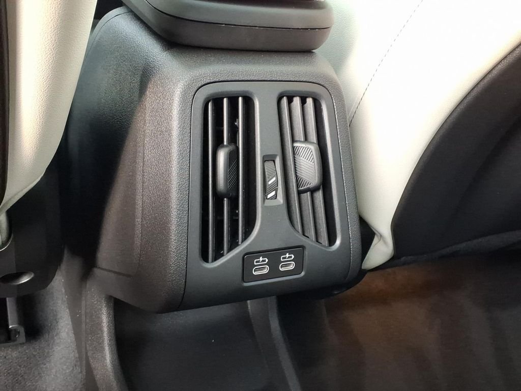 New 2026 Alpine White BMW xDrive28i image 4