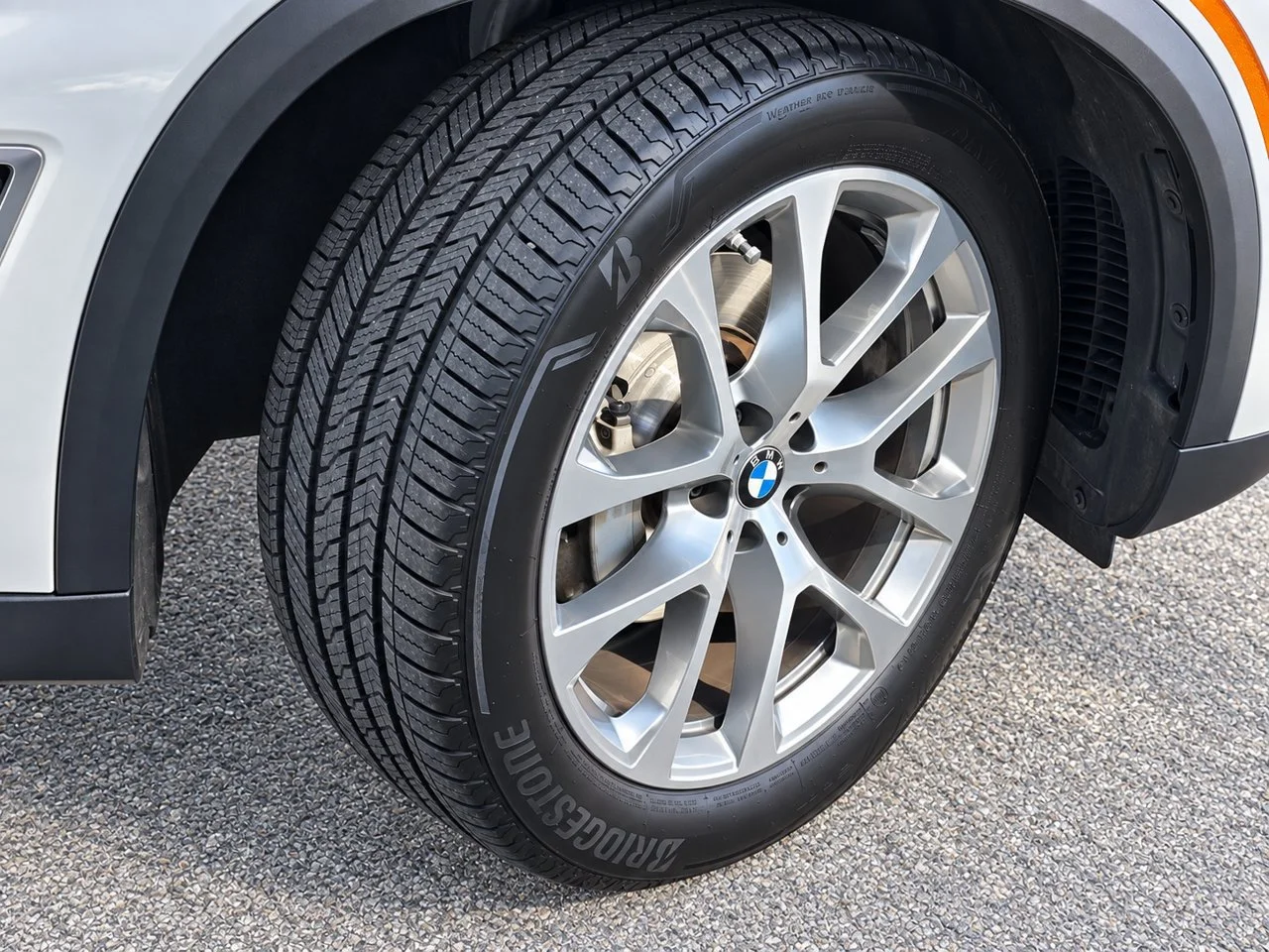 Used 2022 Mineral White Metallic BMW xDrive40i image 8