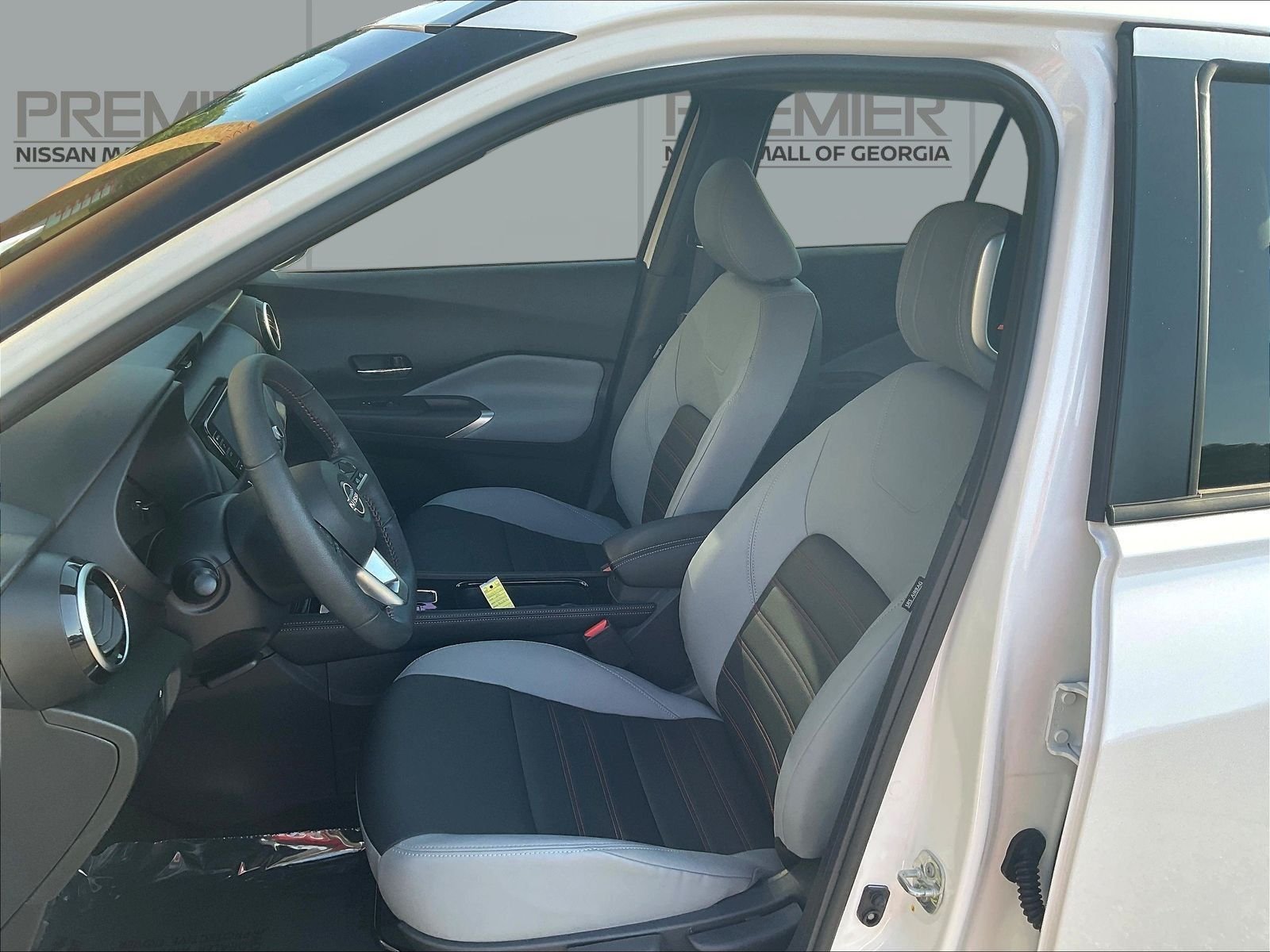 Used 2024 White Nissan SR image 23