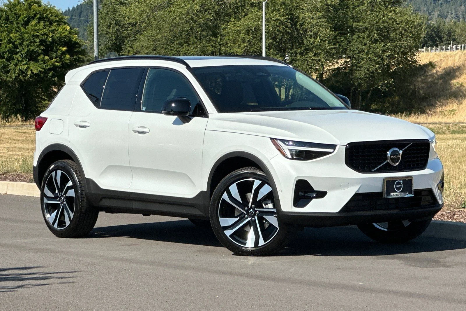 New 2026 Crystal White Volvo Plus image 1