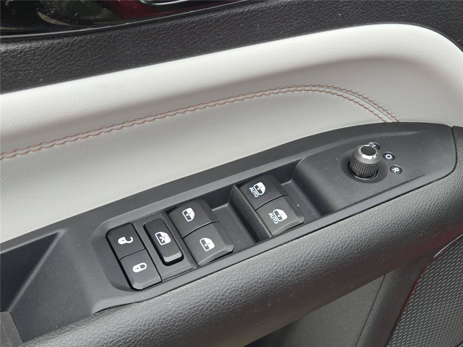 New 2026 Red Hot Pearl-Coat Exterior Paint Jeep Limited image 13