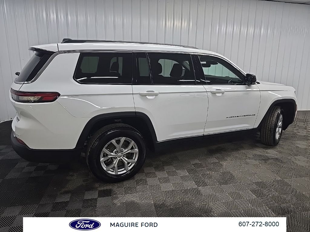 Used 2023 Bright White Clearcoat Jeep Limited image 9